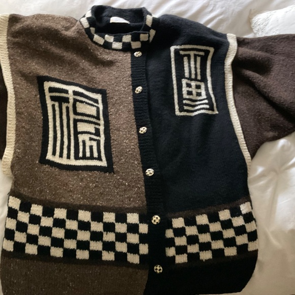 Hand crafted, one of a kind, thick knit Cardigan - Picture 3 of 6